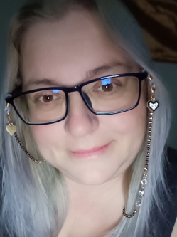 Zsuzsa, 46 �ves t�rskeres� n�, B�r�nd