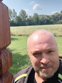 Csaba, 58 �ves t�rskeres� f�rfi, Domb�v�r