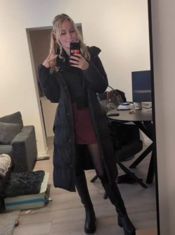 Kl�ra, 22 �ves t�rskeres� n�, P�cs