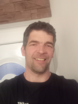 Szabolcs, 48 �ves t�rskeres� f�rfi, B�lap�tfalva
