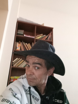 L�szl�, 42 �ves t�rskeres� f�rfi, Kisk�r�s