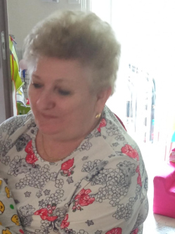 �va, 71 �ves t�rskeres� n�, Szeksz�rd