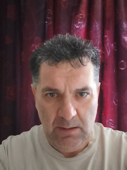 Gyula, 57 �ves t�rskeres� f�rfi, Salg�tarj�n