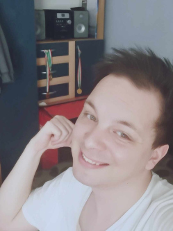 Martin, 28 �ves t�rskeres� f�rfi, P�pa