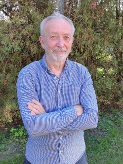 L�szl�, 74 �ves t�rskeres� f�rfi, B�nd