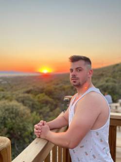 L�szl�, 25 �ves t�rskeres� f�rfi, Tahit�tfalu