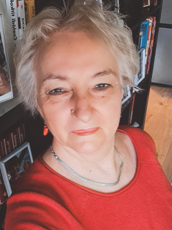 M�ria, 68 �ves t�rskeres� n�, Budapest