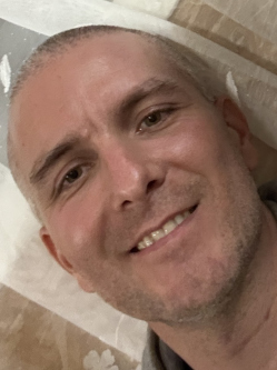 Viktor, 45 �ves t�rskeres� f�rfi, Szolnok