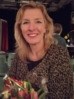 Margit, 49 �ves t�rskeres� n�, Gy�r