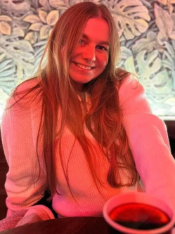 R�zsa, 20 �ves t�rskeres� n�, Szombathely