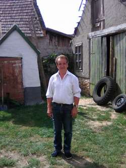 K�lm�n, 66 �ves t�rskeres� f�rfi, Cs�gle