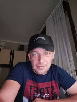 Takker3, 42 �ves t�rskeres� f�rfi, B�k�scsaba