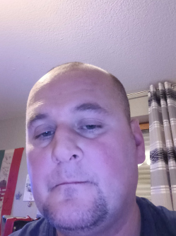 Zoltan, 44 �ves t�rskeres� f�rfi, Debrecen