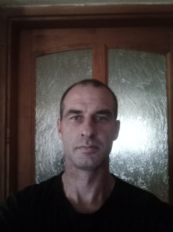 Zsolti, 40 �ves t�rskeres� f�rfi, J�noshalma