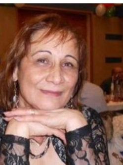 Julianna, 62 �ves t�rskeres� n�, Moh�cs
