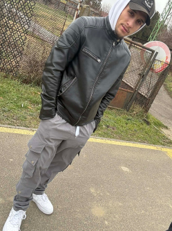 Rich�rd, 20 �ves t�rskeres� f�rfi, �szak-Holland (Noord-Holland)