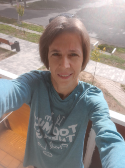 Marianna, 49 �ves t�rskeres� n�, Domb�v�r