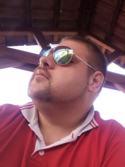 Zsolt, 35 �ves t�rskeres� f�rfi, D�vod