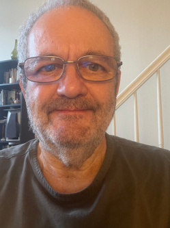 Andr�s, 73 �ves t�rskeres� f�rfi, Budapest