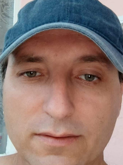 L�szl�, 44 �ves t�rskeres� f�rfi, T�pi�bicske