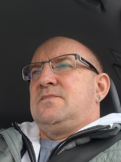 Zoltan, 50 �ves t�rskeres� f�rfi, B�k�scsaba