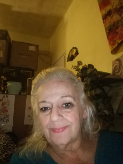 Natasa, 70 �ves t�rskeres� n�, Ny�regyh�za