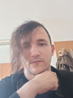 Mikl�s, 25 �ves t�rskeres� f�rfi, J�nossomorja