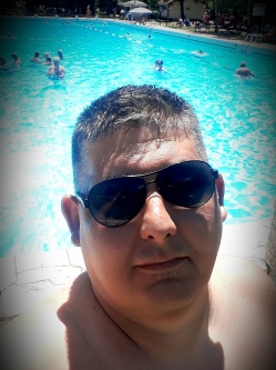 Andr�s, 44 �ves t�rskeres� f�rfi, Tiszan�na