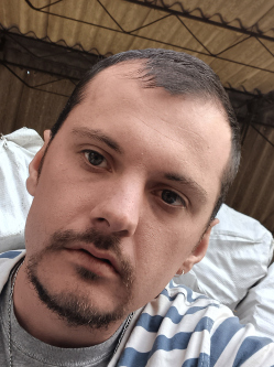 S�ndor, 29 �ves t�rskeres� f�rfi, �d�nd