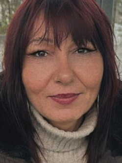 Bernadett, 52 �ves t�rskeres� n�, P�cs