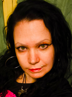 ANIK�, 39 �ves t�rskeres� n�, Sz�kesfeh�rv�r