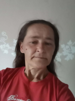 Moni, 51 �ves t�rskeres� n�, Kom�rom