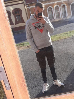 Roli, 25 �ves t�rskeres� f�rfi, Celld�m�lk