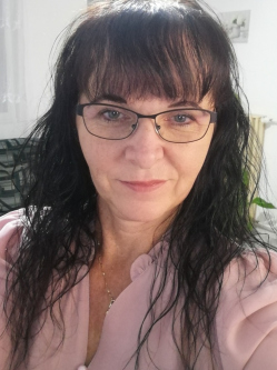 Marcsi, 50 �ves t�rskeres� n�, Szeged