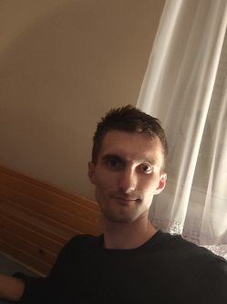 Tomi, 29 �ves t�rskeres� f�rfi, B�kkaranyos