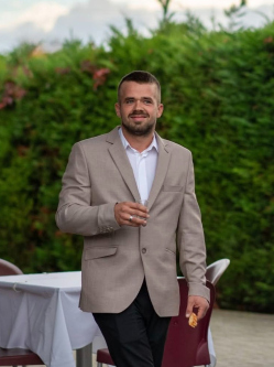 Viktor, 27 �ves t�rskeres� f�rfi, Debrecen