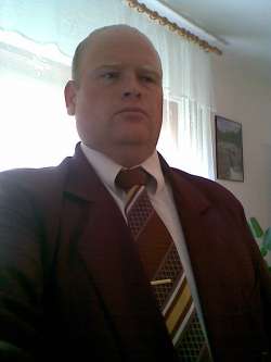 man�, 46 �ves t�rskeres� f�rfi, Szigetv�r