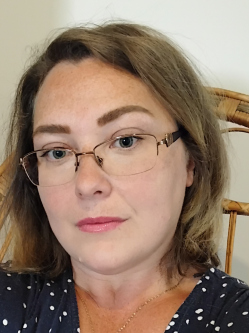 Ad�l, 41 �ves t�rskeres� n�, Mogyor�d