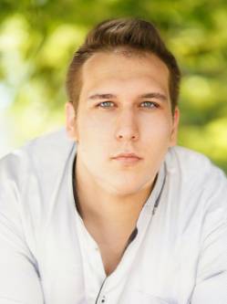 J�zsef, 30 �ves t�rskeres� f�rfi, Dabas