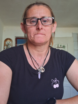 Klaudia, 47 �ves t�rskeres� n�, Tata