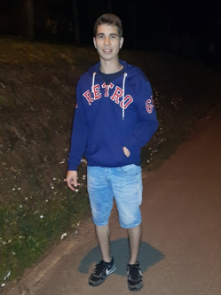 Dani, 27 �ves t�rskeres� f�rfi, Cegl�d