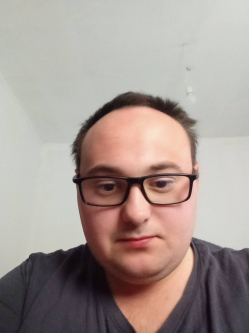 Alex, 26 �ves t�rskeres� f�rfi, Lad�nybene