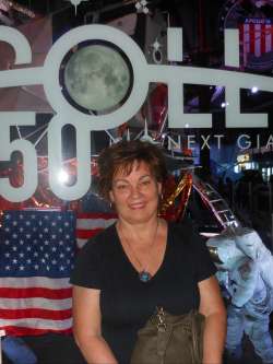 Vera, 67 �ves t�rskeres� n�, D�l-Amerika