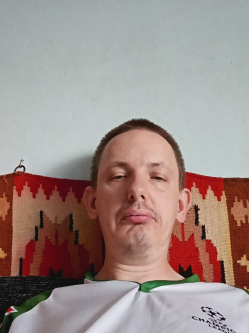 L�szl�, 38 �ves t�rskeres� f�rfi, Ny�rb�tor