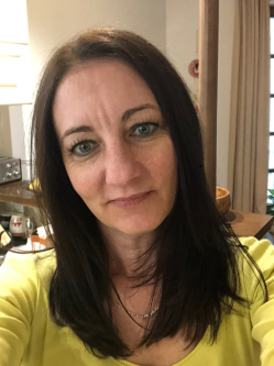 Tilda, 49 �ves t�rskeres� n�, G�d�ll�