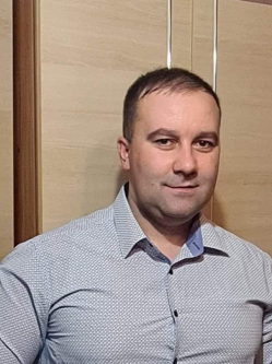 B�ci, 36 �ves t�rskeres� f�rfi, Kisv�rda