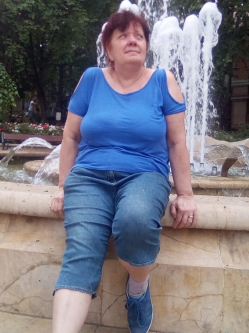 Kata, 73 �ves t�rskeres� n�, Csurg�