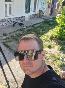 D�vid, 35 �ves t�rskeres� f�rfi, Ag�rd