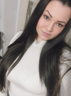 Emese, 27 �ves t�rskeres� n�, T�rkeve