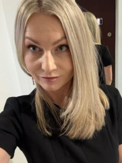 Csilla, 41 �ves t�rskeres� n�, B�k�scsaba